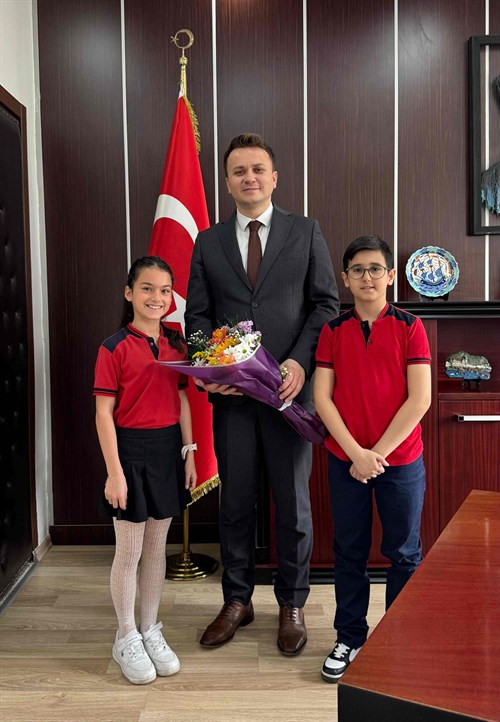 Kaymakam Arabacı Koltuğunu Minik Öğrencilere Devretti